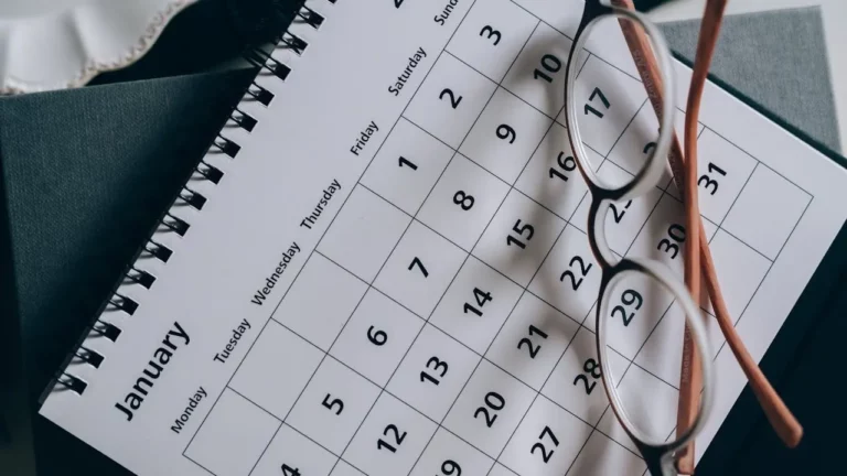Guide complet sur les dates d’anniversaire en assurance : Comprendre vos droits et obligations